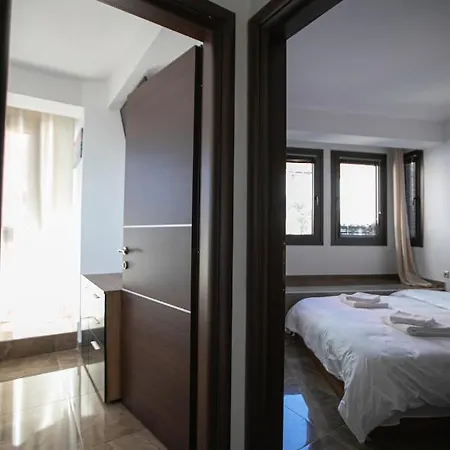 Stunning City View Apt & Parking Space At Old Town Apartment
