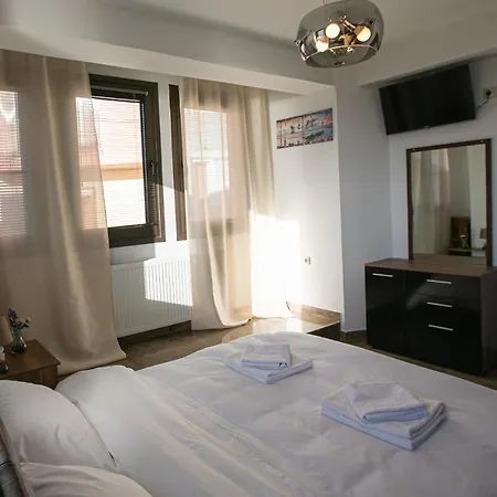 Apartment Stunning City View Apt & Parking Space At Old Town