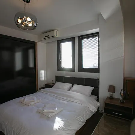 Stunning City View Apt & Parking Space At Old Town Thessaloniki