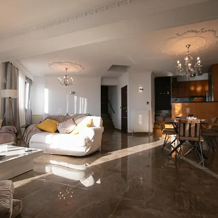 Stunning City View Apt & Parking Space At Old Town Thessaloniki