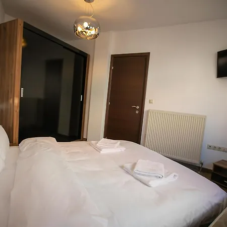 Stunning City View Apt & Parking Space At Old Town Thessaloniki