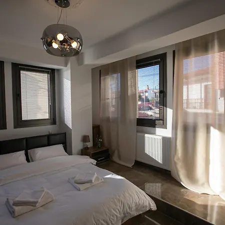 Stunning City View Apt & Parking Space At Old Town Thessaloniki