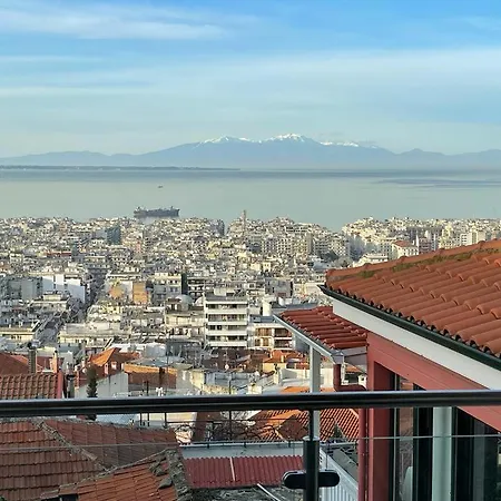 Stunning City View Apt & Parking Space At Old Town Thessaloniki