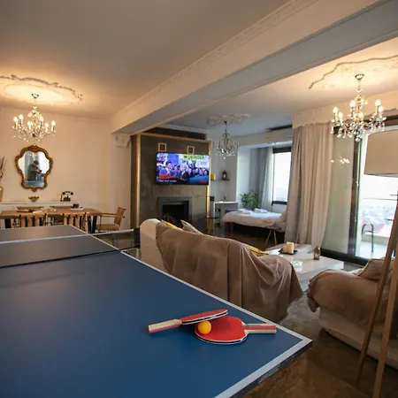 Stunning City View Apt & Parking Space At Old Town Apartment