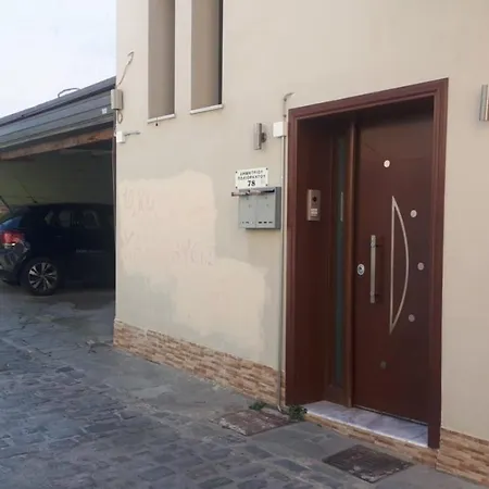 Stunning City View Apt & Parking Space At Old Town Apartment